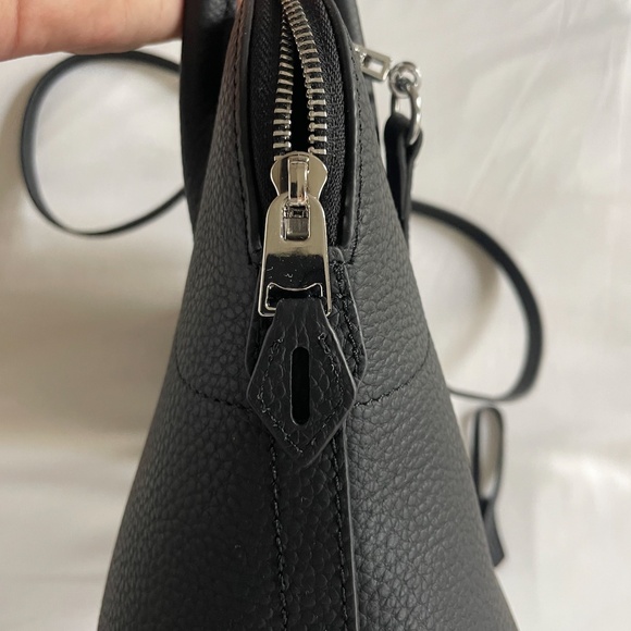 Like New Bolide-Style Bag - Picture 3 of 5